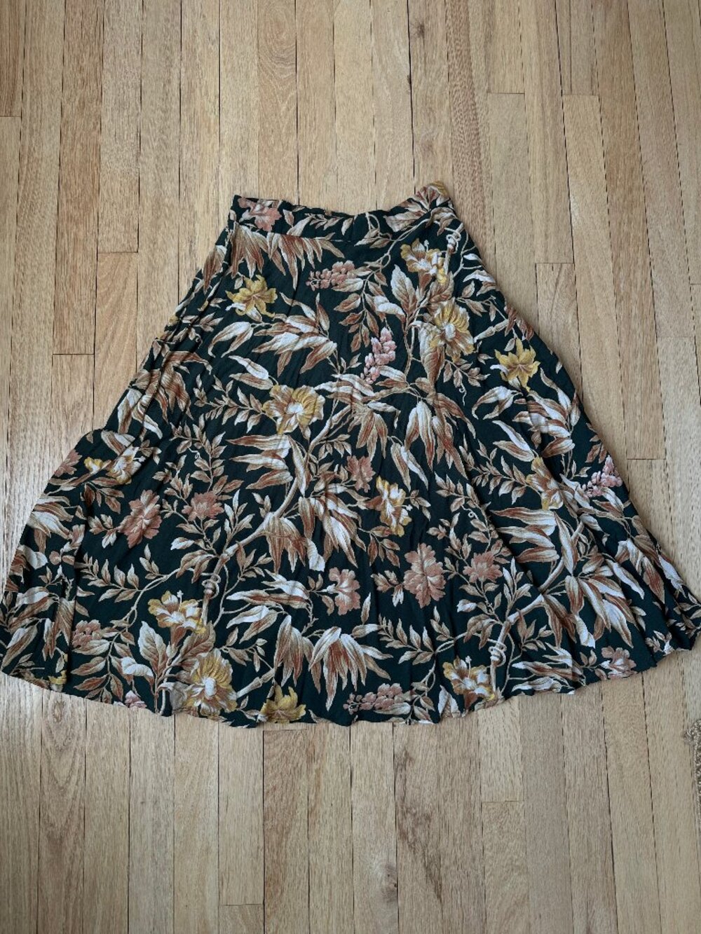 Moody floral midi skirt